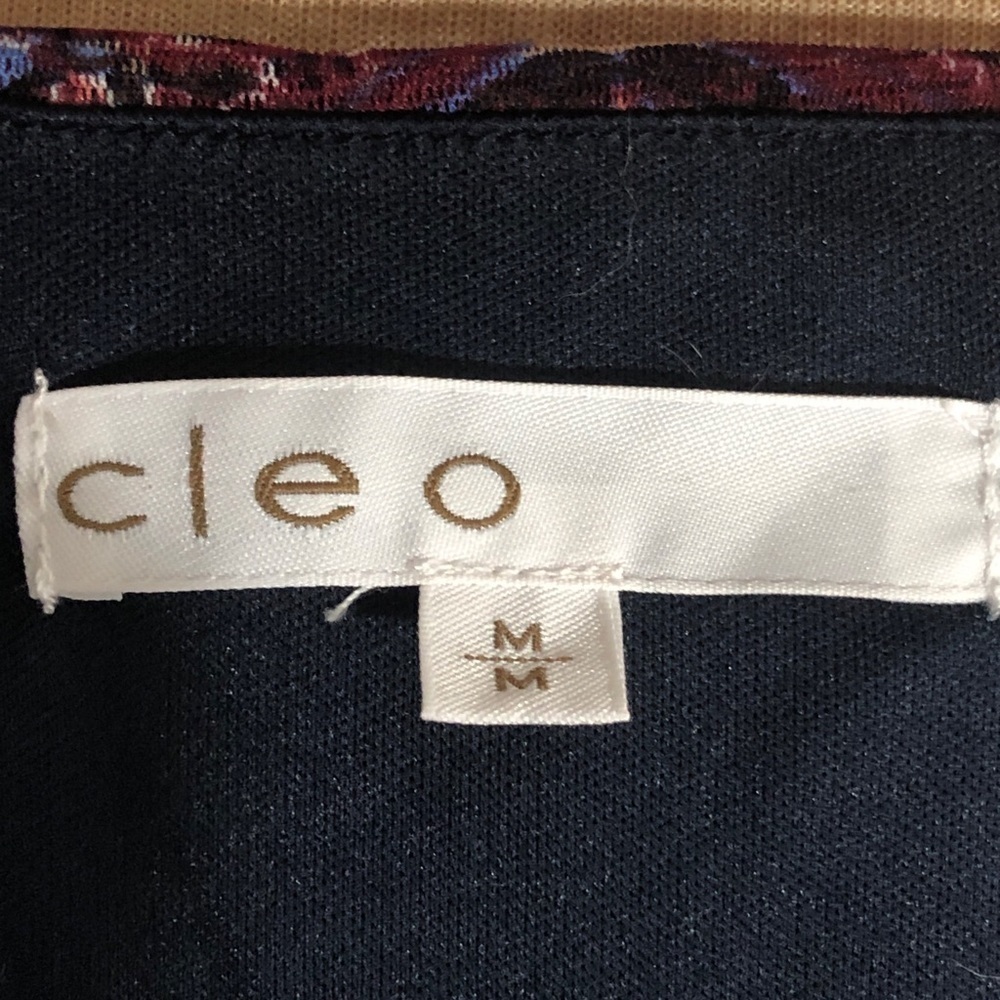 Womens long sleeve top, long body. Cleo. Size med. - Picture 6 of 8